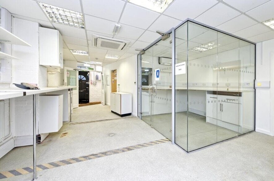 64 Rochester Pl, Londres à louer - Photo de l’immeuble – Image 3 sur 5