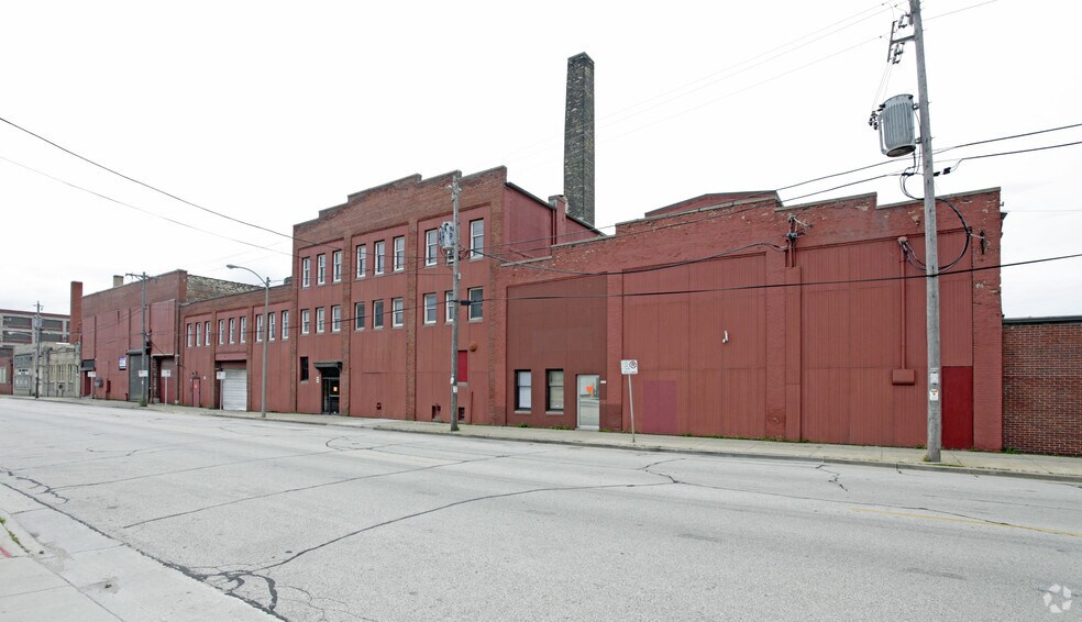 1741 W Saint Paul Ave, Milwaukee, WI à vendre - Photo de l’immeuble – Image 3 sur 3