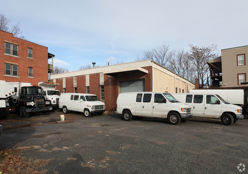 211 High St, New Britain, CT à vendre - Photo principale – Image 1 sur 2