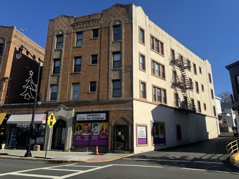634 Anderson Ave, Cliffside Park, NJ à louer - Photo de l’immeuble – Image 1 sur 25