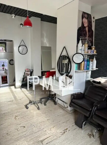 Local commercial dans Marseille à vendre - Photo de l’immeuble – Image 2 sur 5