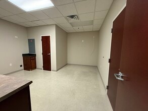 639 Executive Pl, Fayetteville, NC à louer Photo intérieure– Image 2 sur 8