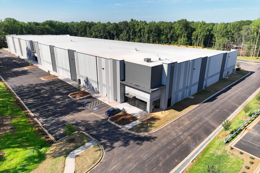 6830 Orr Rd, Charlotte, NC à louer - Photo de l’immeuble – Image 1 sur 7