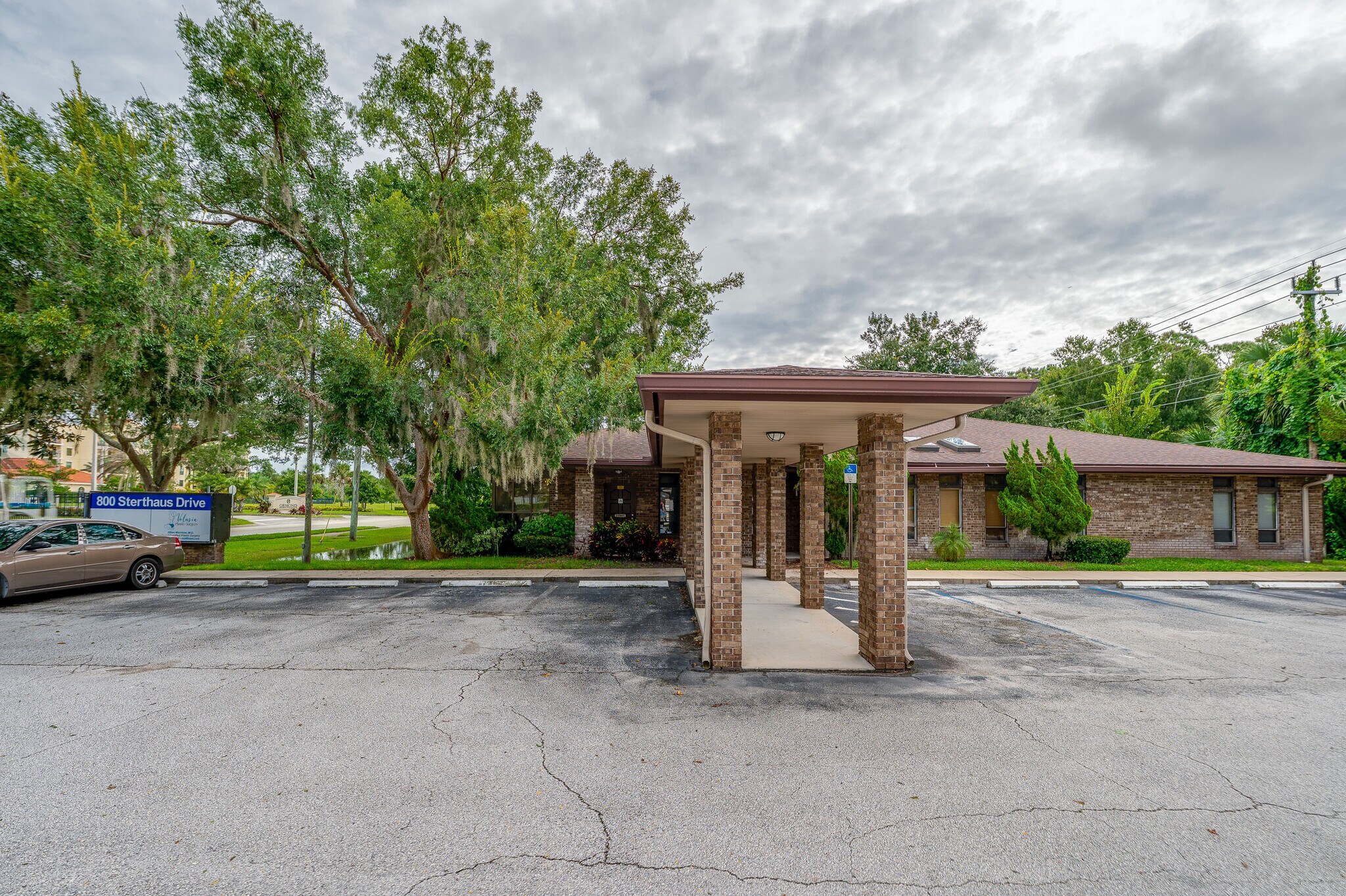 800 Sterthaus Dr, Ormond Beach, FL à vendre Photo de l’immeuble– Image 1 sur 40