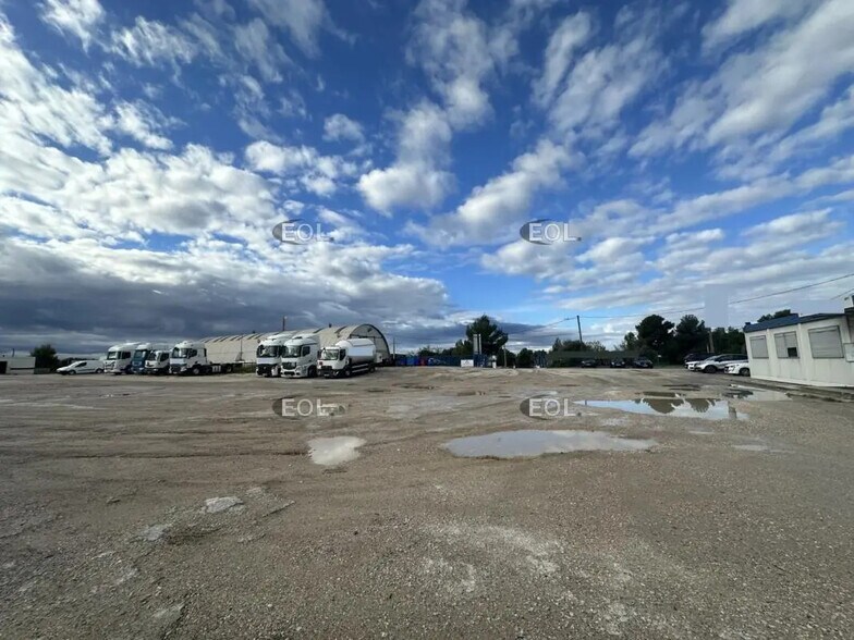 Terrain dans Vitrolles à louer - Photo de l’immeuble – Image 2 sur 6