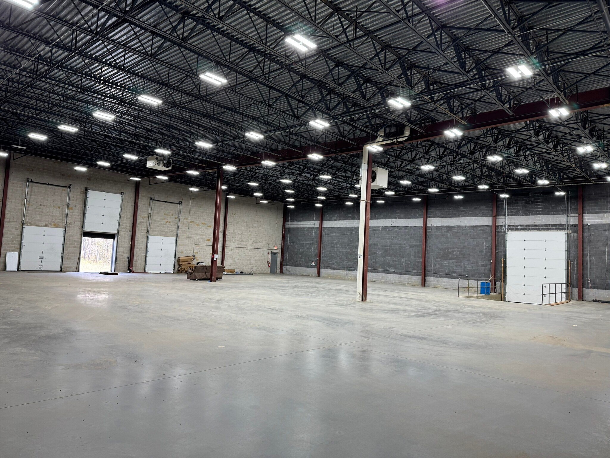 700 Business Park Dr, Freehold, NJ à louer Photo intérieure– Image 1 sur 10