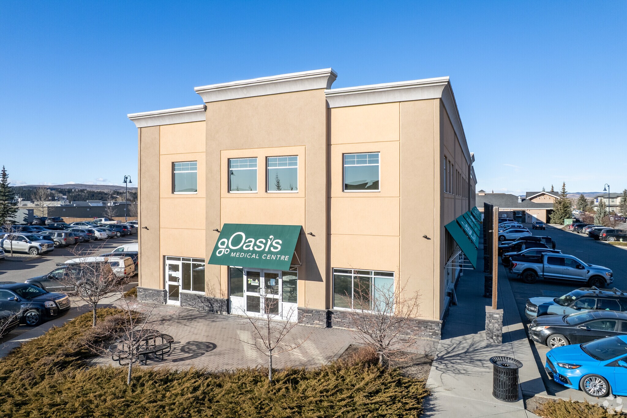 100 Grand Blvd, Cochrane, AB à louer Photo principale– Image 1 sur 18