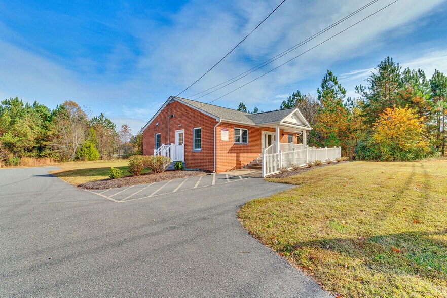 9279 Kings Hwy, King George, VA à vendre - Photo de l’immeuble – Image 3 sur 22