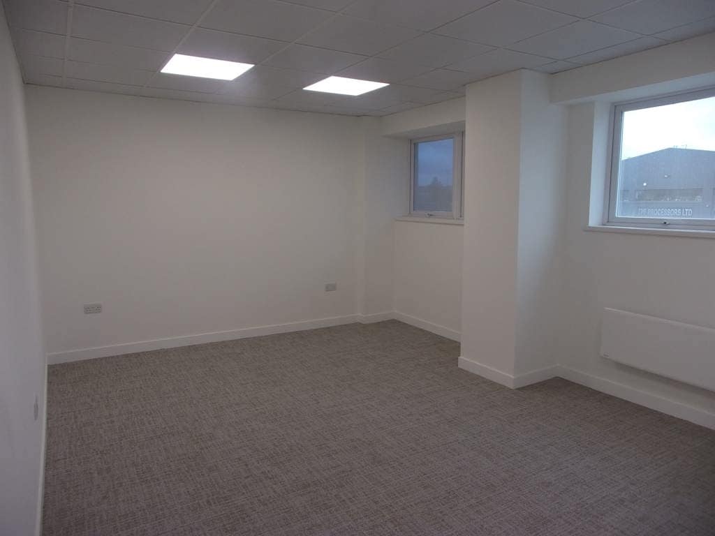 Thurrock Park Way, Tilbury, ESS RM18 7HZ - Lot 1 - - Photo intérieure - Image 2 of 4