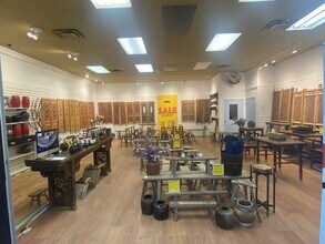 755 Lake Bonavista Dr SE, Calgary, AB à louer Photo intérieure– Image 2 sur 2