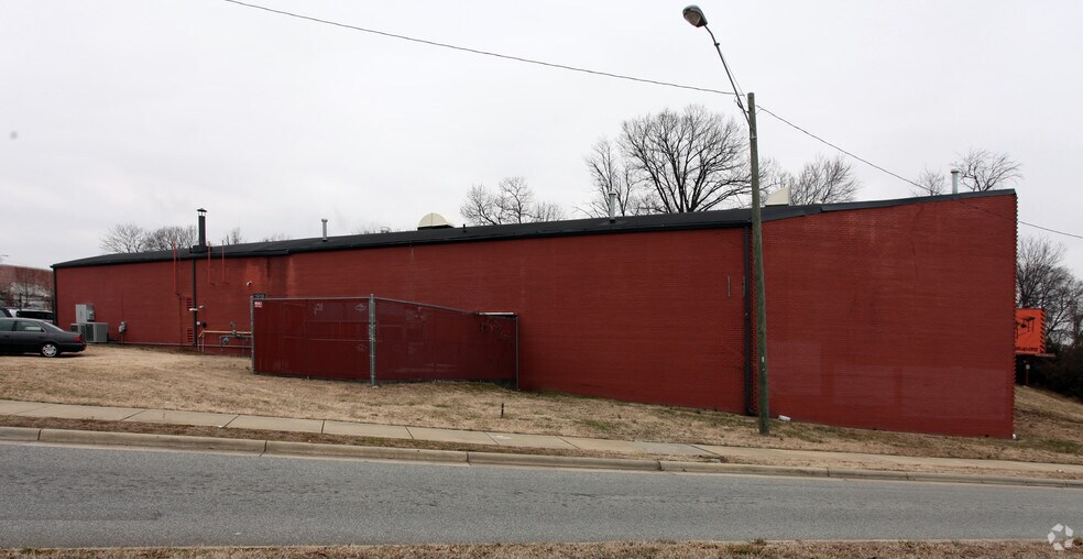 1918 W Gate City Blvd, Greensboro, NC à vendre - Photo de l’immeuble – Image 2 sur 4