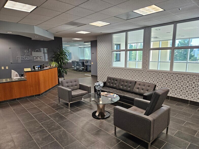 400 Plaza Dr, Folsom, CA à vendre - Photo de l’immeuble – Image 3 sur 25