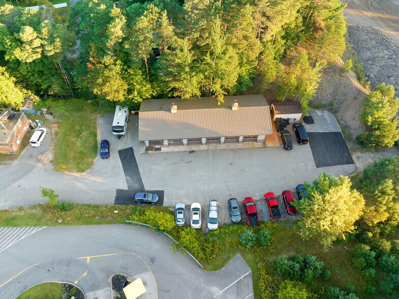559 Lake Flower Ave, Saranac Lake, NY à vendre - Photo de l’immeuble – Image 2 sur 12