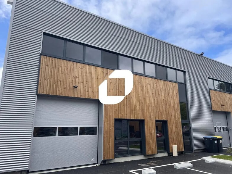 Local d'activités dans Basse-Goulaine à vendre - Photo de l’immeuble – Image 2 sur 9