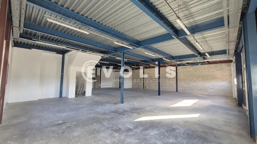 Local d’activités dans Chanteloup-en-Brie à louer - Photo intérieure – Image 3 sur 12