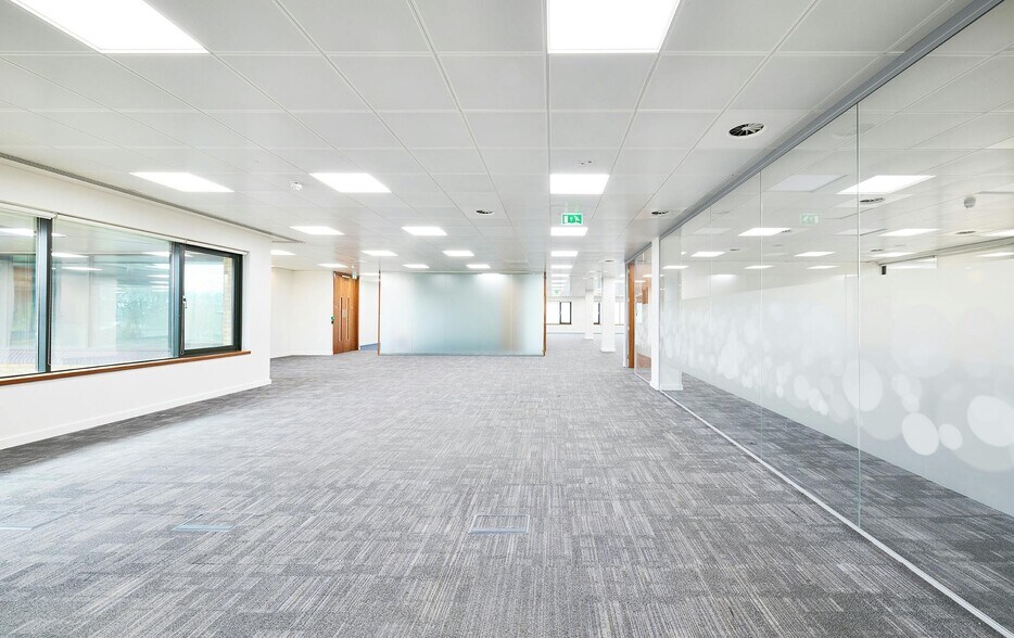 Manor Royal, Crawley à louer - Photo de l’immeuble – Image 3 sur 10