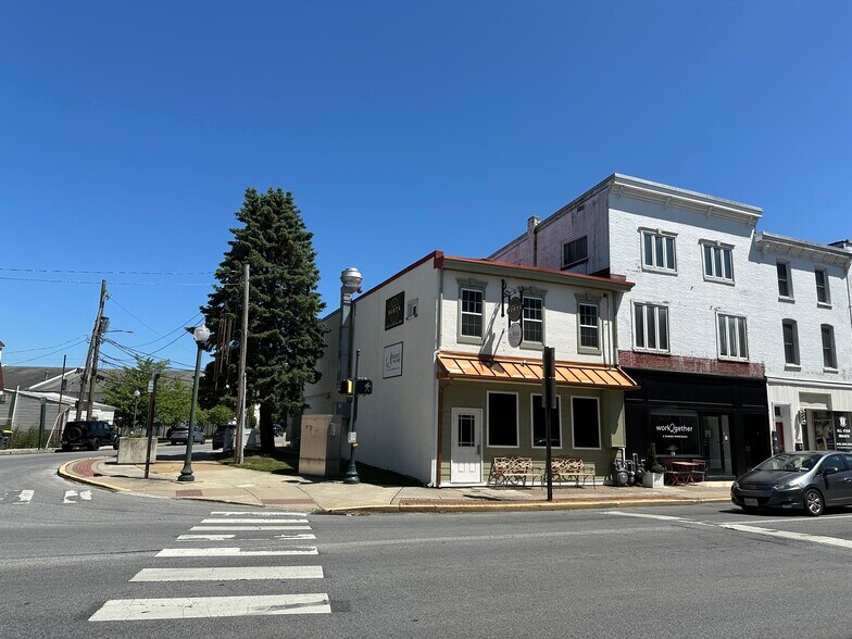 105 E Lancaster Ave, Downingtown, PA à louer - Photo de l’immeuble – Image 1 sur 31