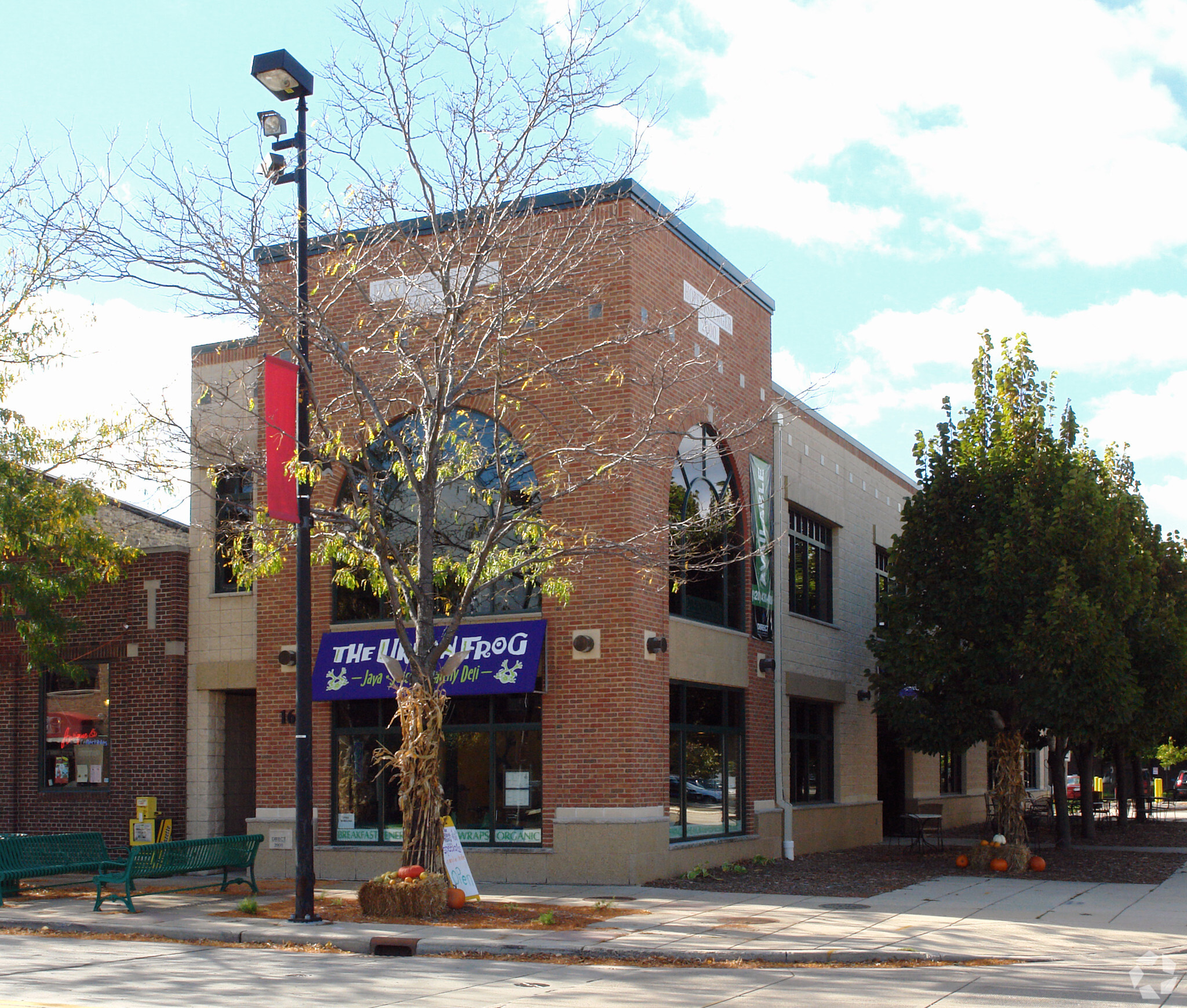 163 N Broadway, Green Bay, WI à louer Photo principale– Image 1 sur 16
