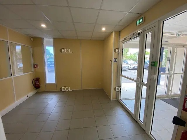 Local d’activités dans Marseille à louer - Photo de l’immeuble – Image 2 sur 7