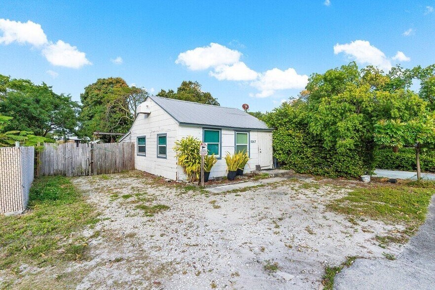 1047 Miner Rd, Lantana, FL à vendre - Photo de l’immeuble – Image 3 sur 18
