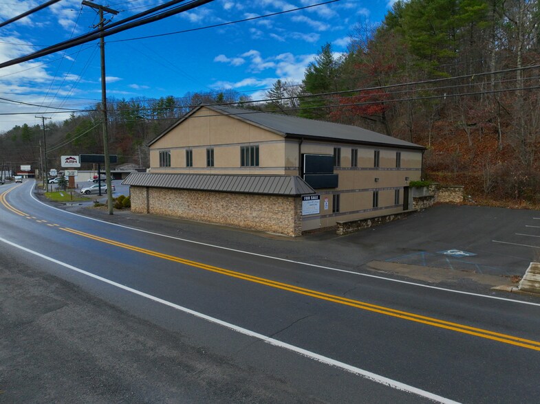 725 Ritter Dr, Daniels, WV à louer - Photo de l’immeuble – Image 3 sur 43