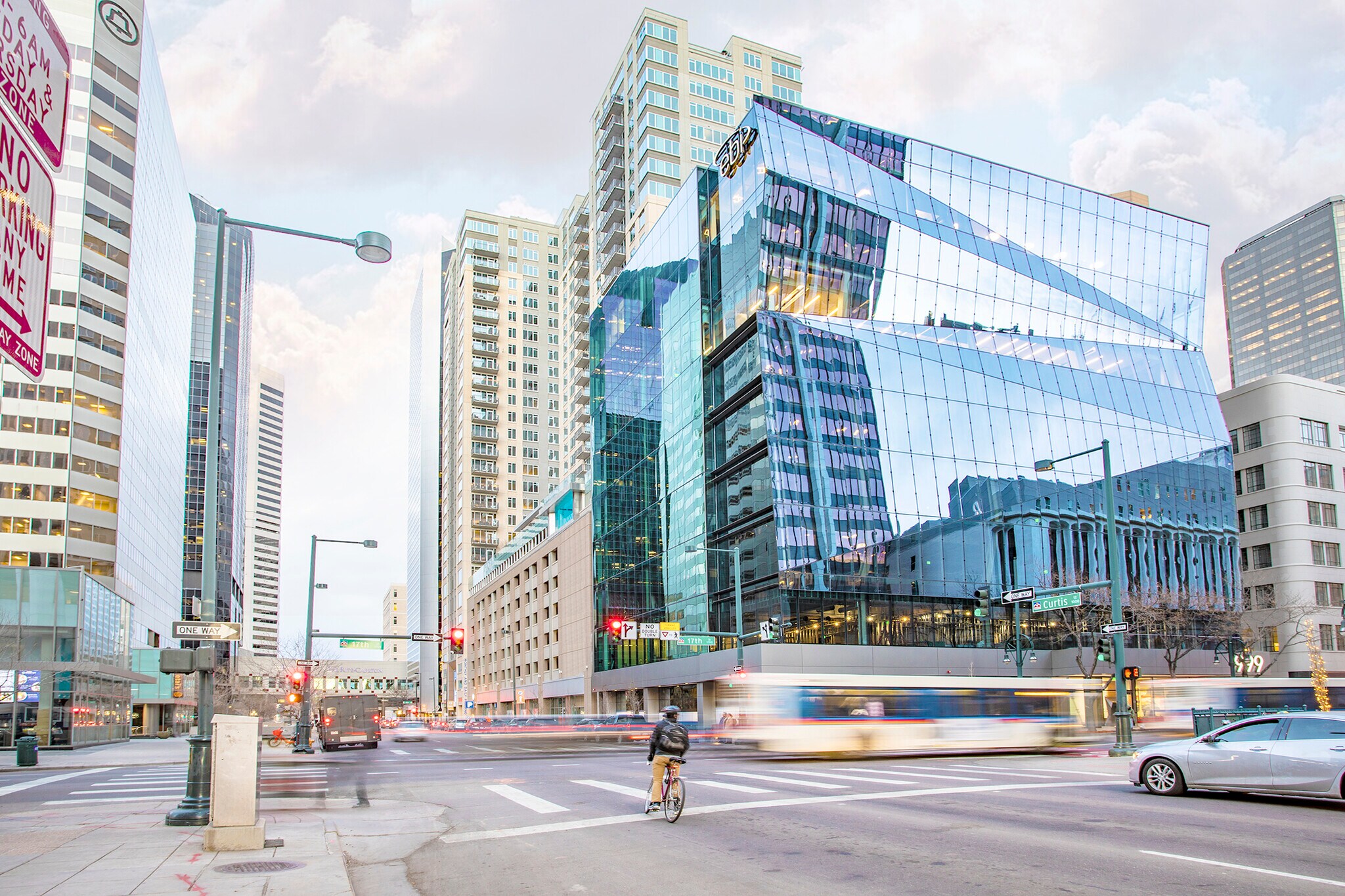 999 17th St, Denver, CO à louer Photo principale– Image 1 sur 4