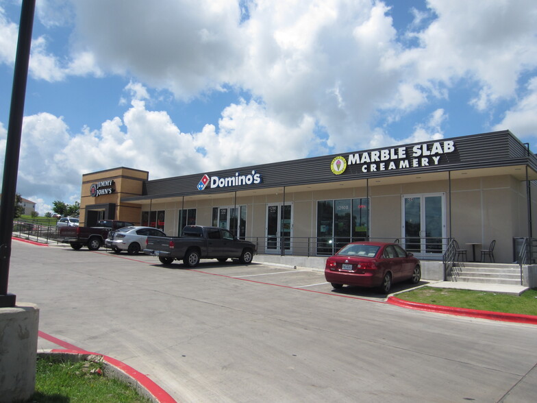 1290 Wonder World Dr, San Marcos, TX à louer - Photo de l’immeuble – Image 2 sur 9