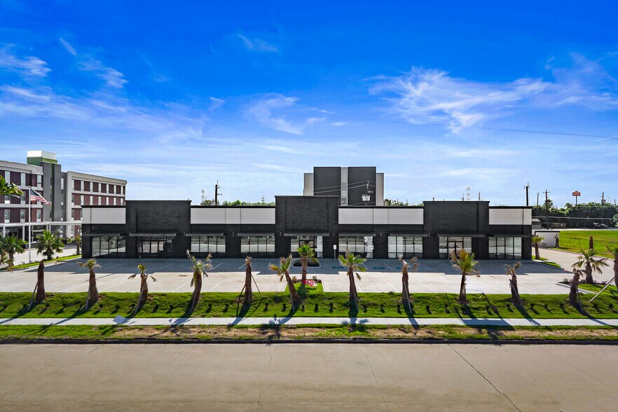 1247 S 13th St, La Porte, TX à louer - Photo de l’immeuble – Image 2 sur 15