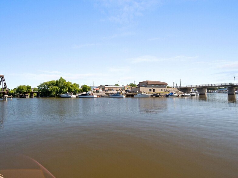 1308 Washington St, Two Rivers, WI à vendre - Aérien – Image 3 sur 24