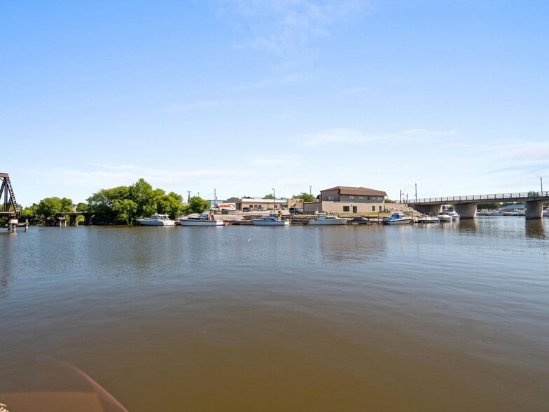 1308 Washington St, Two Rivers, WI à vendre - Aérien – Image 3 sur 24