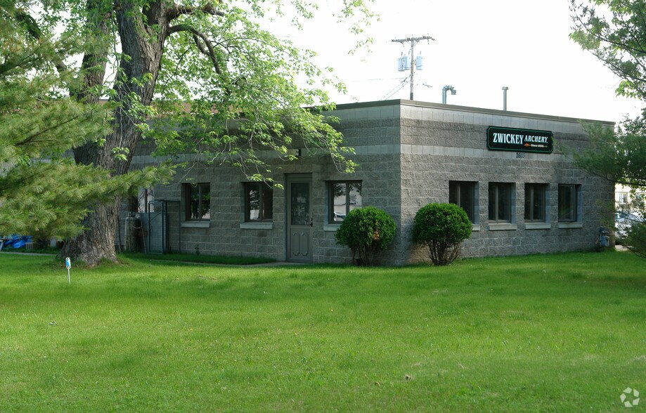 2603 E 7th Ave, North Saint Paul, MN à vendre - Photo de l’immeuble – Image 1 sur 18