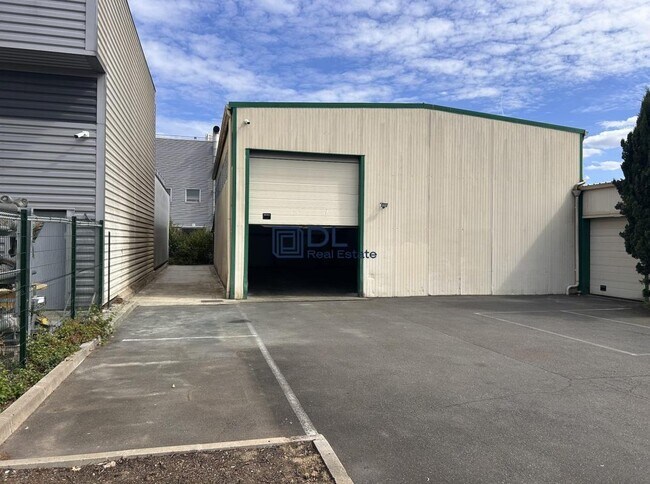 Plus de détails pour Industriel/Logistique à louer