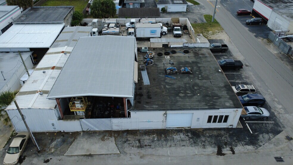 3160 NE 3rd Ave, Oakland Park, FL à louer - Photo de l’immeuble – Image 2 sur 5