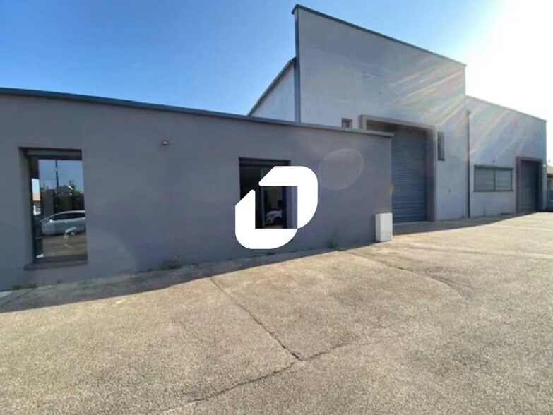 Bureau dans Décines-Charpieu à louer - Photo de l’immeuble – Image 3 sur 14