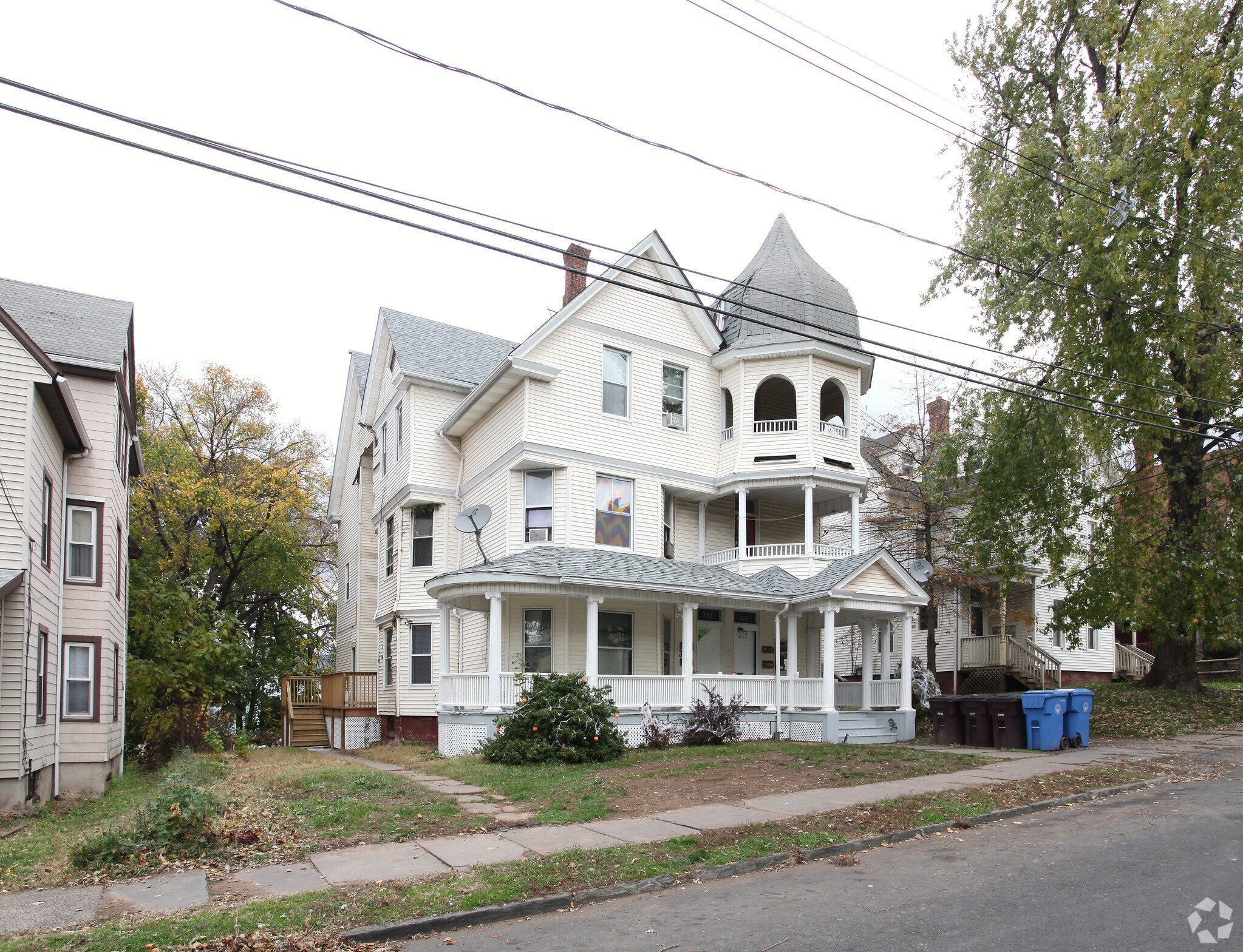 320-322 Chestnut St, New Britain, CT à vendre Photo principale– Image 1 sur 11