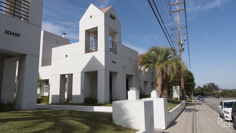 30497 Canwood St, Agoura Hills, CA à louer - Photo de l’immeuble – Image 2 sur 21