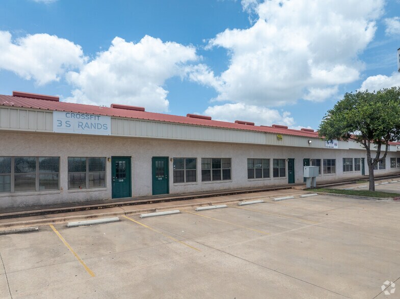 100 W Pflugerville Pky, Pflugerville, TX à louer - Photo de l’immeuble – Image 2 sur 4