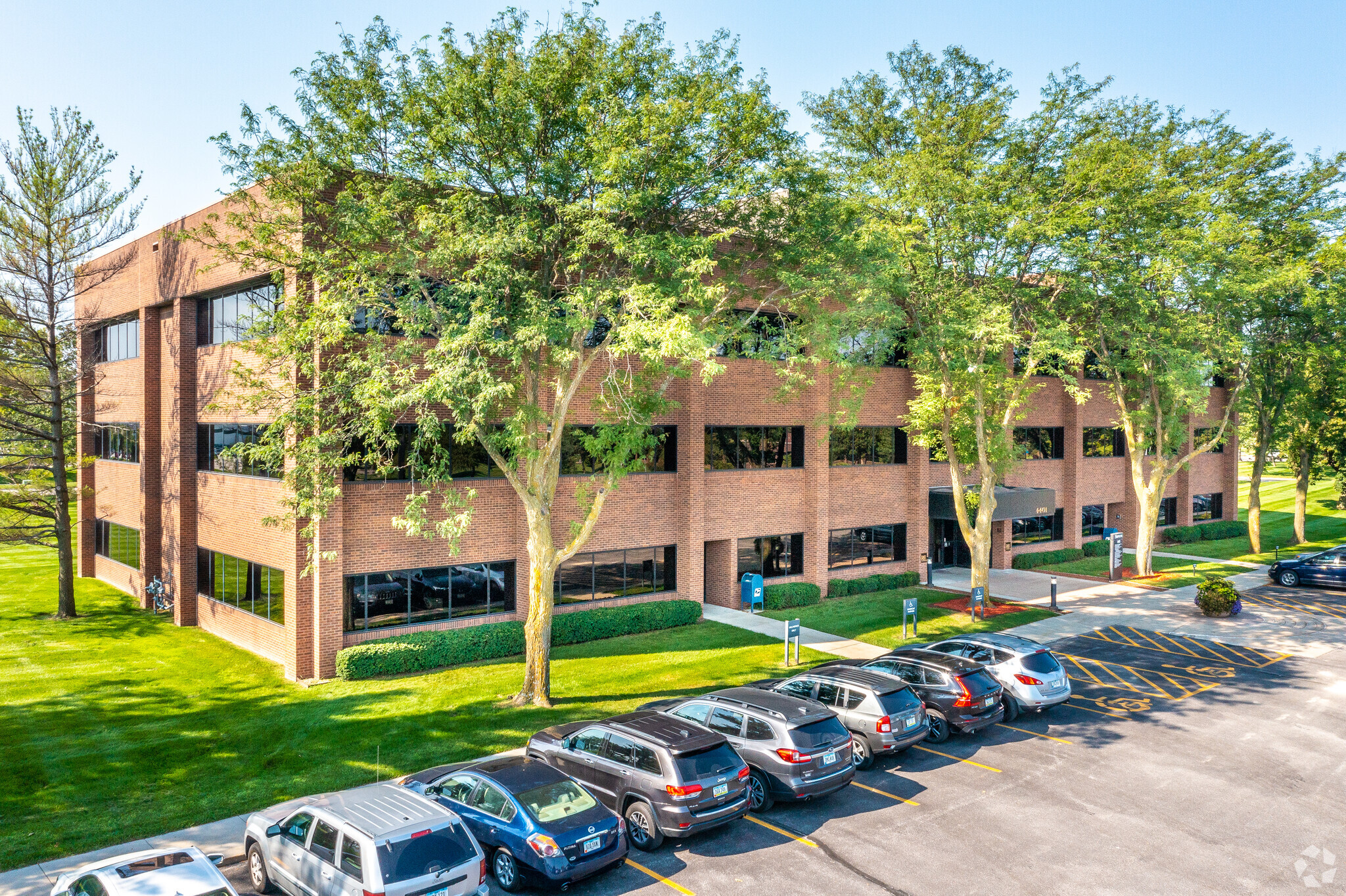 4401 Westown Pky, West Des Moines, IA à louer Photo de l’immeuble– Image 1 sur 5