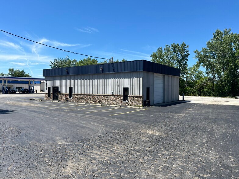 3305 E Washington Blvd, Fort Wayne, IN à louer - Photo de l’immeuble – Image 2 sur 6