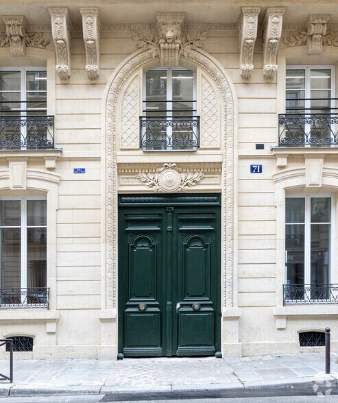 71 Rue De Miromesnil, Paris à louer - Photo de l’immeuble – Image 2 sur 4