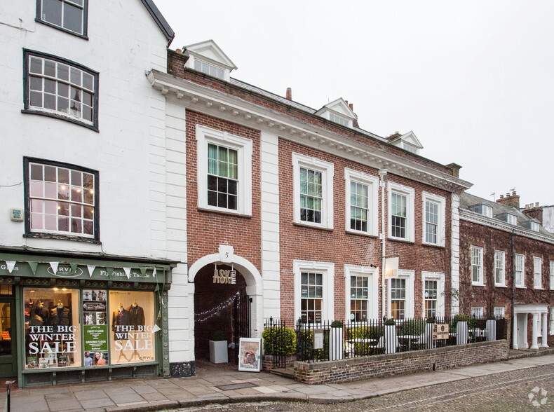 5 Cathedral Clos, Exeter à louer - Photo de l’immeuble – Image 3 sur 12