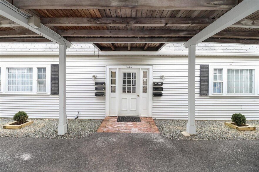 346 Gifford St, Falmouth, MA à vendre - Photo de l’immeuble – Image 2 sur 18