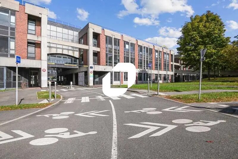 Local commercial dans Évry-Courcouronnes à louer - Photo de l’immeuble – Image 1 sur 14