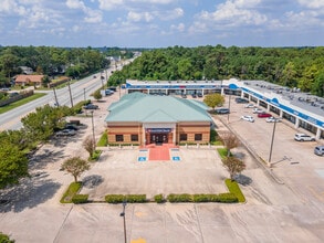 13490 Veterans Memorial Dr, Houston, TX à louer Photo de l’immeuble– Image 2 sur 8