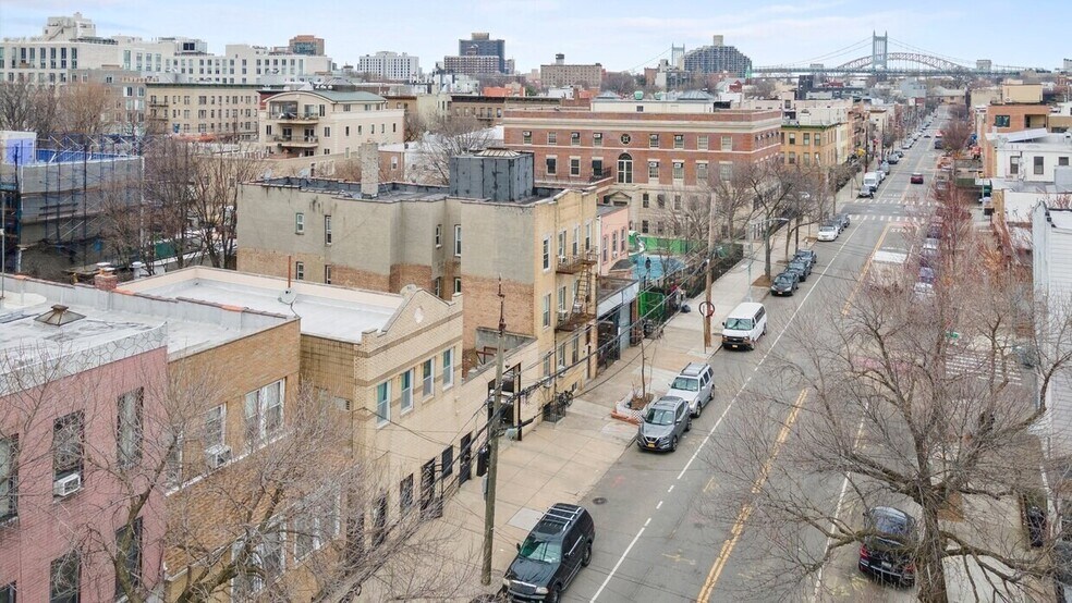 3128-3130 14th Street St, Astoria, NY à vendre - Photo de l’immeuble – Image 3 sur 17