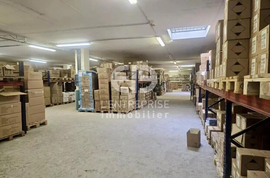 Industriel/Logistique dans Saint-Laurent-du-Var à louer - Photo de l’immeuble – Image 2 sur 9