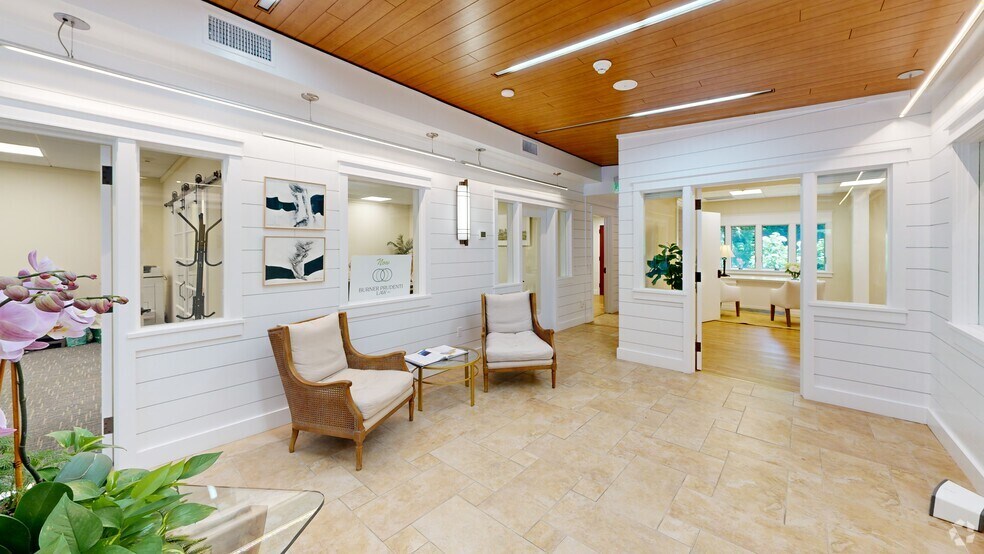 126-130 N Main St, East Hampton, NY à louer - Numérisation 3D Matterport – Image 2 sur 10