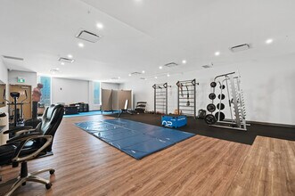 4620-4624 16 Av NW, Calgary, AB à louer Photo intérieure– Image 2 sur 3