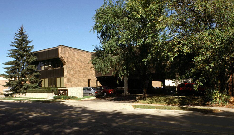 257 N West Ave, Elmhurst, IL à louer - Autre – Image 2 sur 18