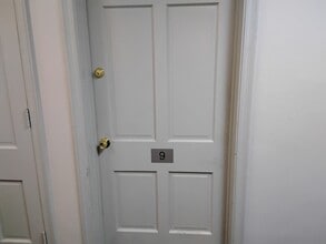 141 S Main St, Beacon Falls, CT à louer Photo intérieure– Image 1 sur 6